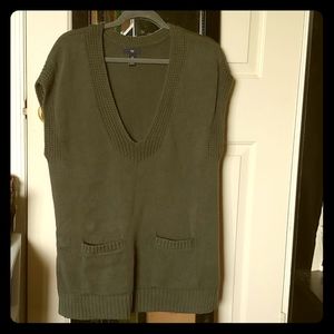 Oversized green sleeveless sweater